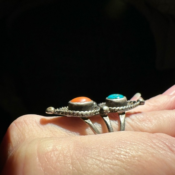 Navajo Vintage Sterling and Turquoise and Coral Ring 10 - Picture 3 of 8
